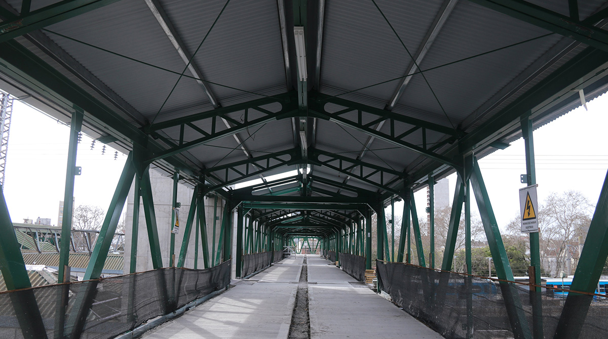 Puente Peatonal en Alto Nivel Estación FFCC