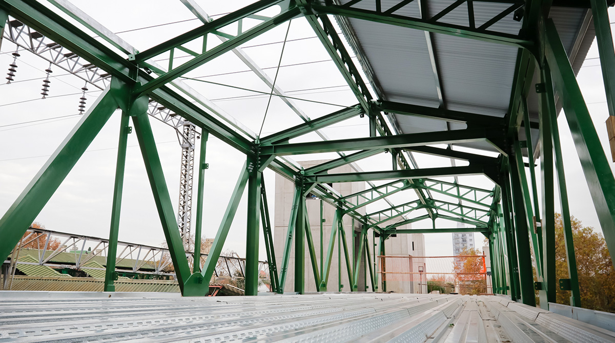 Puente Peatonal en Alto Nivel Estación FFCC