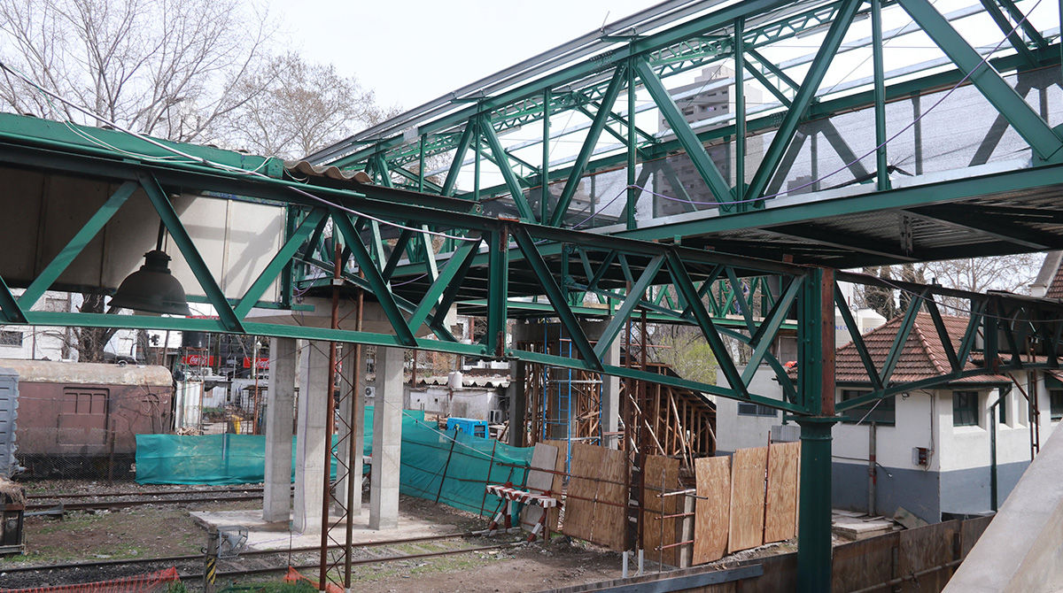 Puente Peatonal en Alto Nivel Estación FFCC