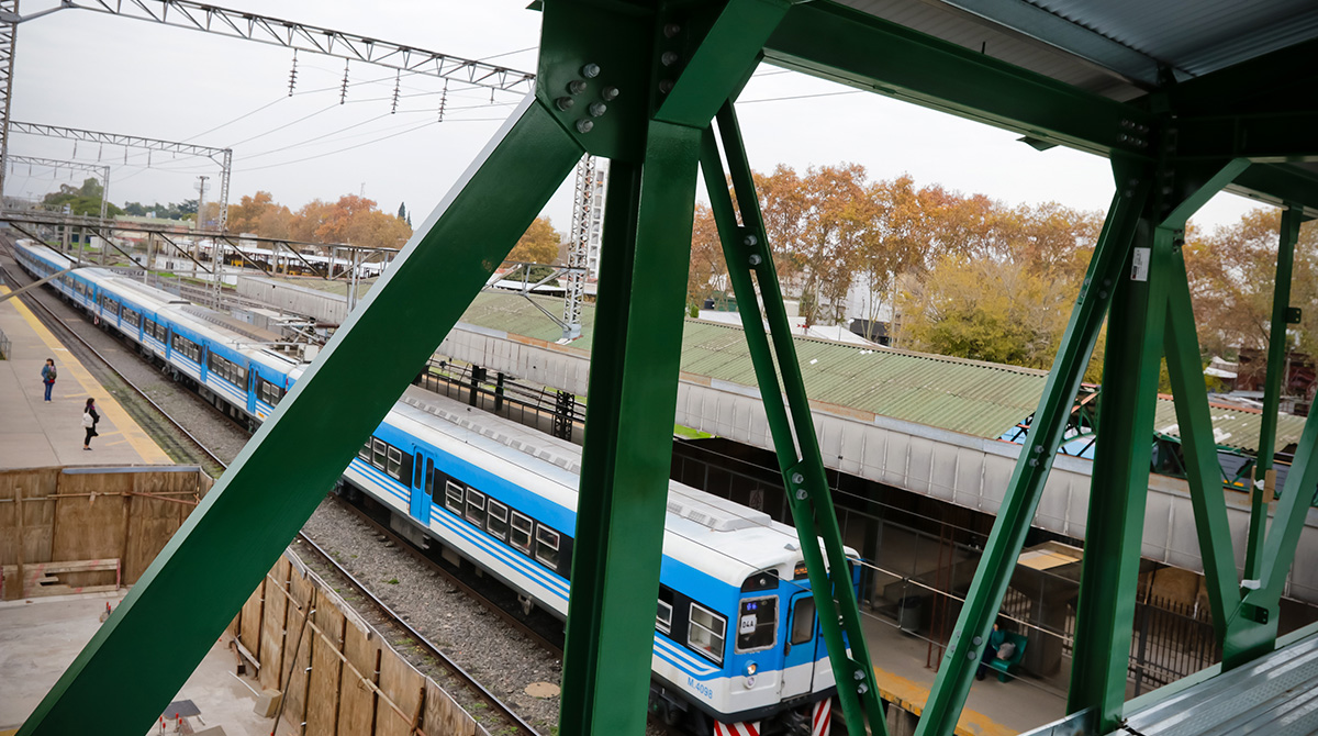 Puente Peatonal en Alto Nivel Estación FFCC